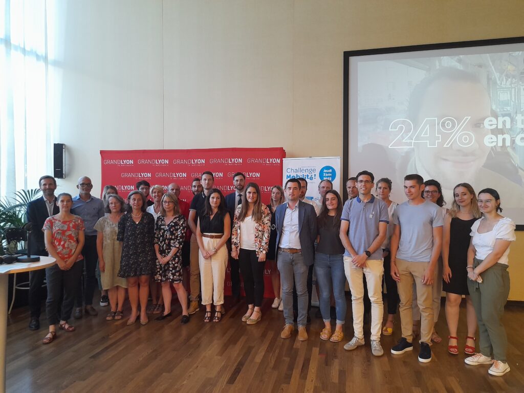 photo de groupe cérémonie locale